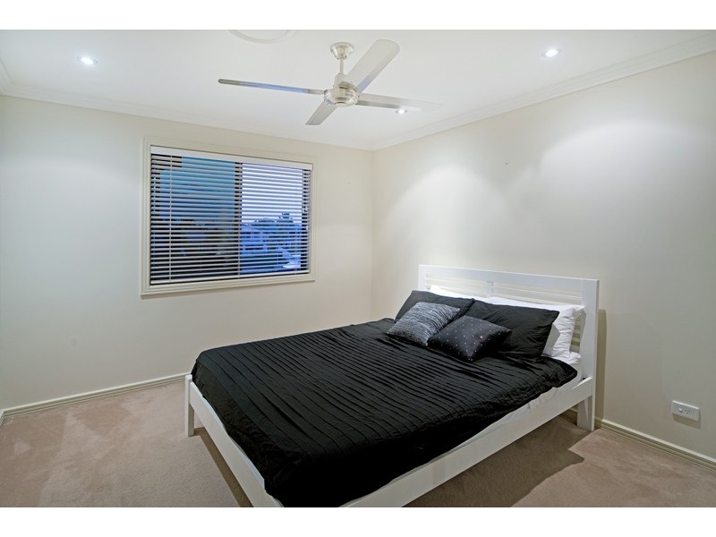 26 Ferrymans Court, Helensvale QLD 4212