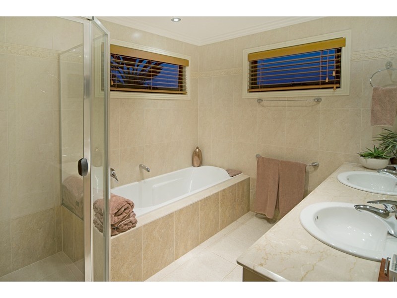 26 Ferrymans Court, Helensvale QLD 4212