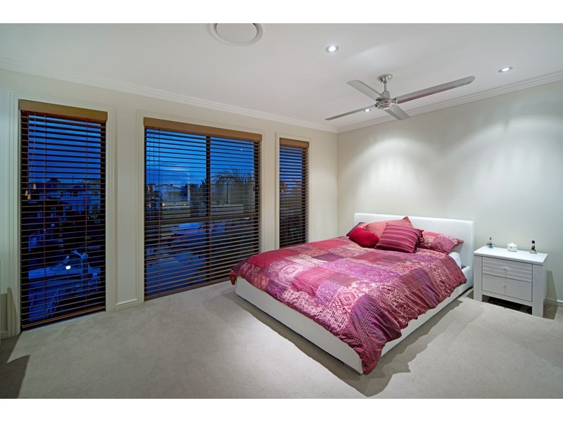 26 Ferrymans Court, Helensvale QLD 4212