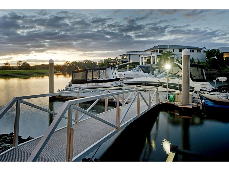 26 Ferrymans Court, Helensvale QLD 4212