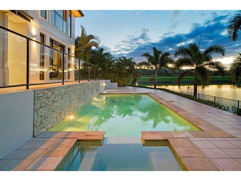 26 Ferrymans Court, Helensvale QLD 4212