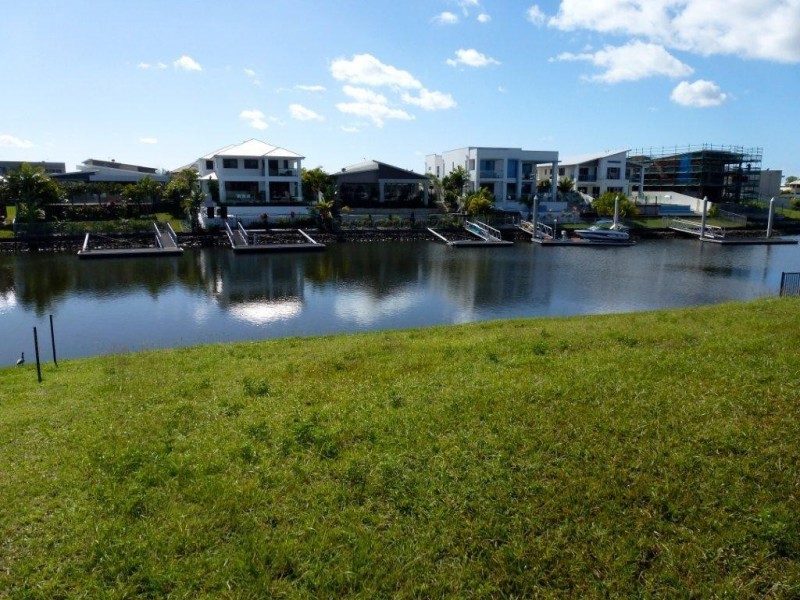 33 Southaven Dve, Helensvale QLD 4212