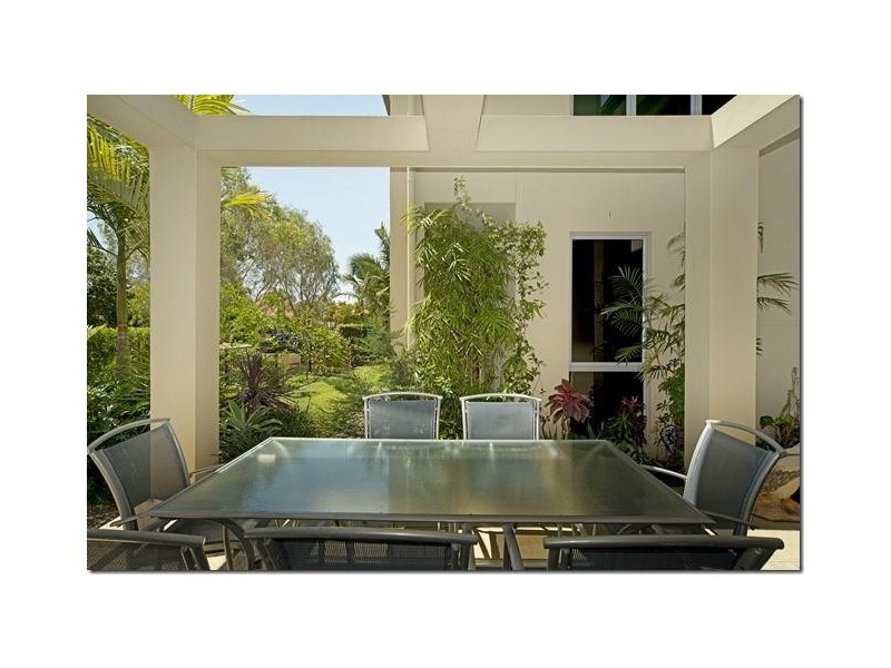 1667 Riverdale Drive, Hope Island QLD 4212