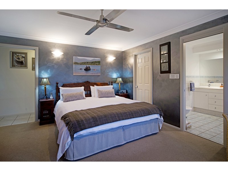 18 Wisemans Court, Helensvale QLD 4212