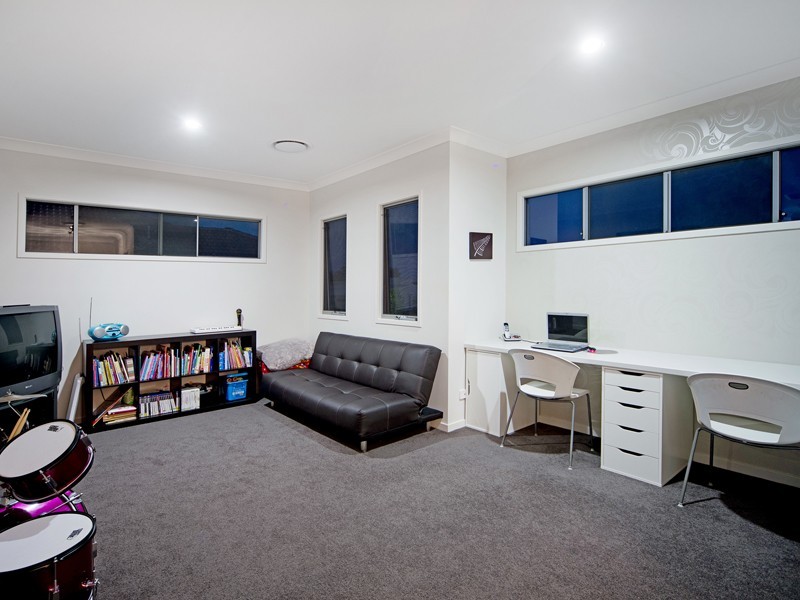 34 Rhodium Crescent, Hope Island QLD 4212