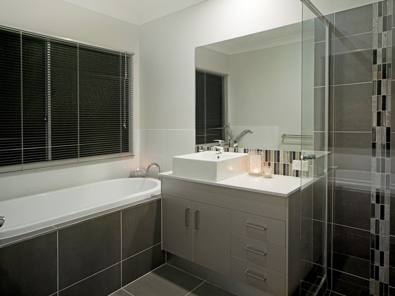 34 Rhodium Crescent, Hope Island QLD 4212