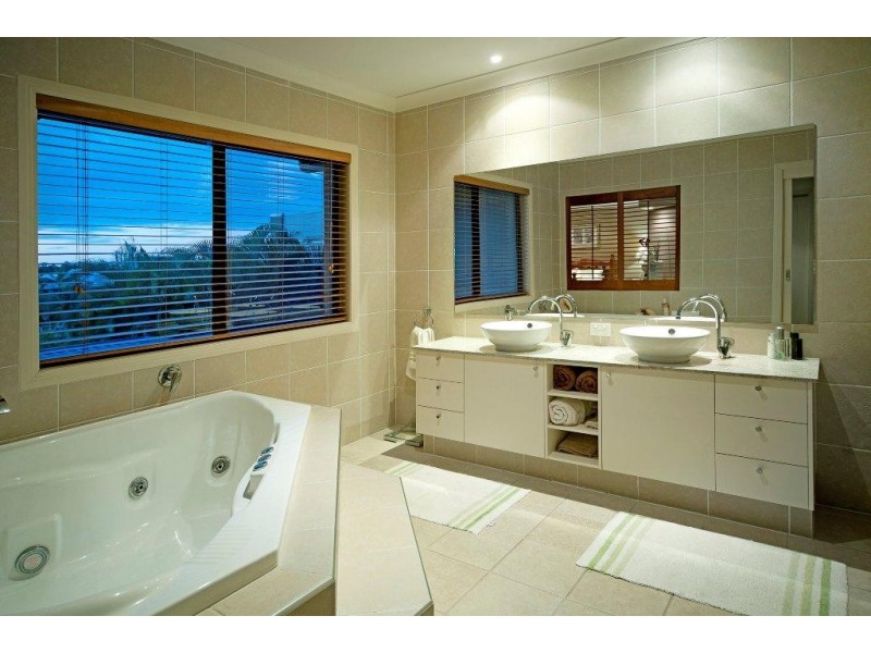 45 Ferrymans Court, Helensvale QLD 4212