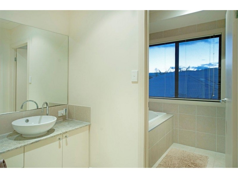 45 Ferrymans Court, Helensvale QLD 4212