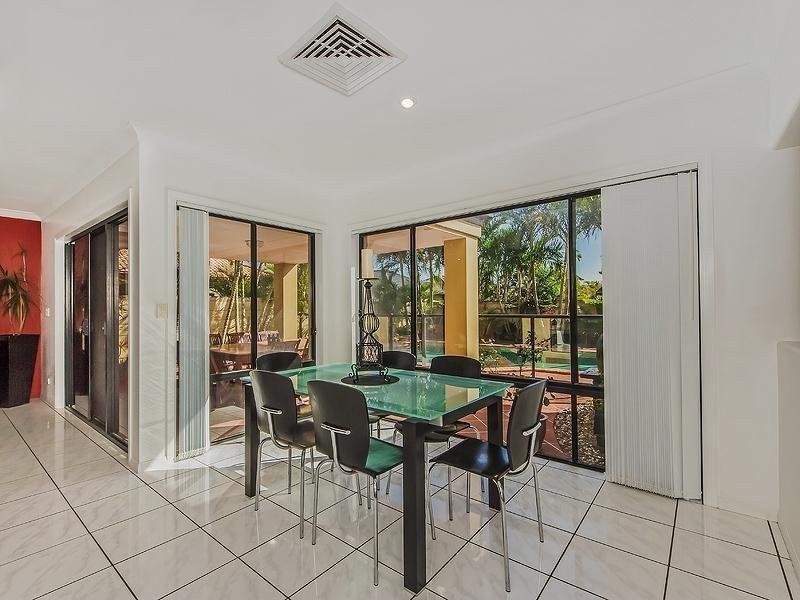 4 Dallow Crescent, Helensvale QLD 4212