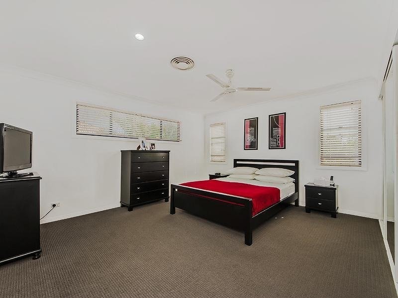 4 Dallow Crescent, Helensvale QLD 4212