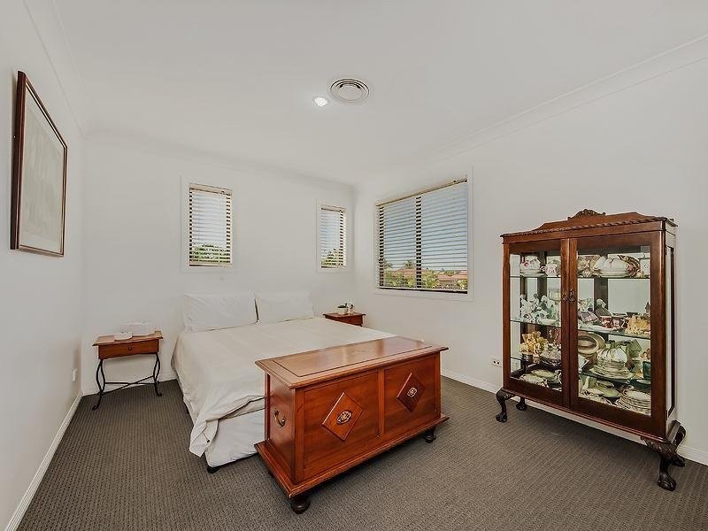 4 Dallow Crescent, Helensvale QLD 4212