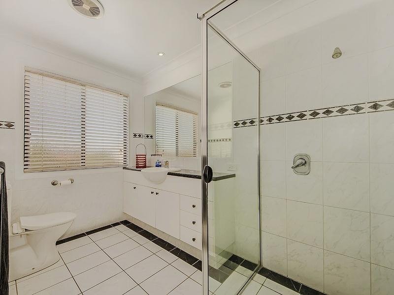 4 Dallow Crescent, Helensvale QLD 4212