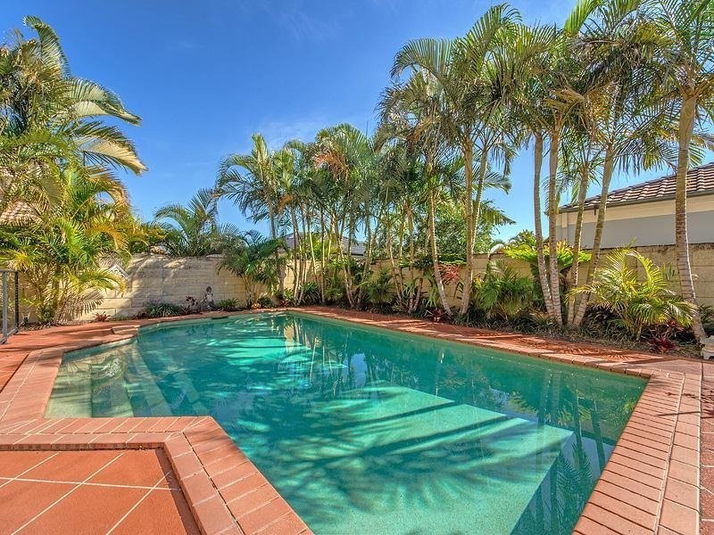 4 Dallow Crescent, Helensvale QLD 4212