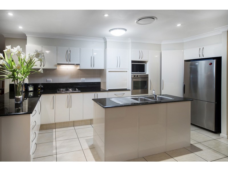 19 Dallow Crescent, Helensvale QLD 4212