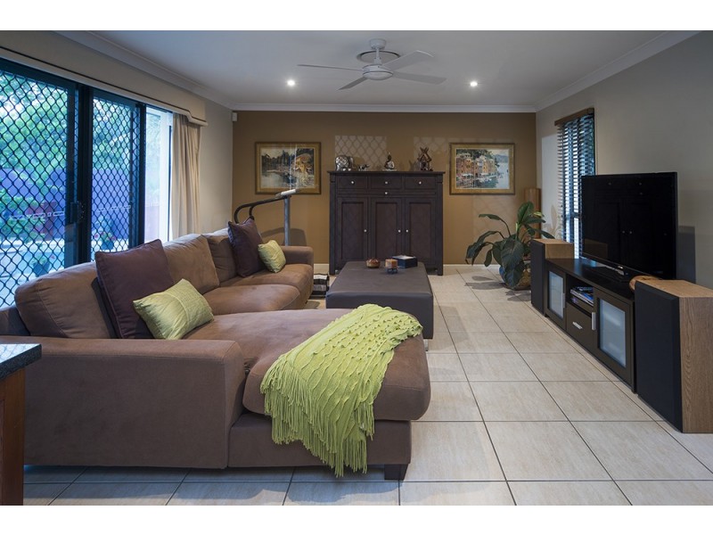 19 Dallow Crescent, Helensvale QLD 4212