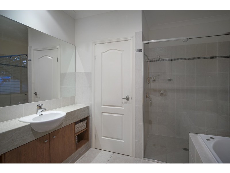 3147 Riverleigh Drive, Hope Island QLD 4212