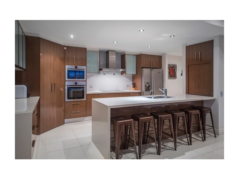 1663 Riverdale Drive, Hope Island QLD 4212