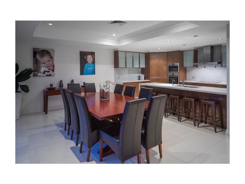 1663 Riverdale Drive, Hope Island QLD 4212