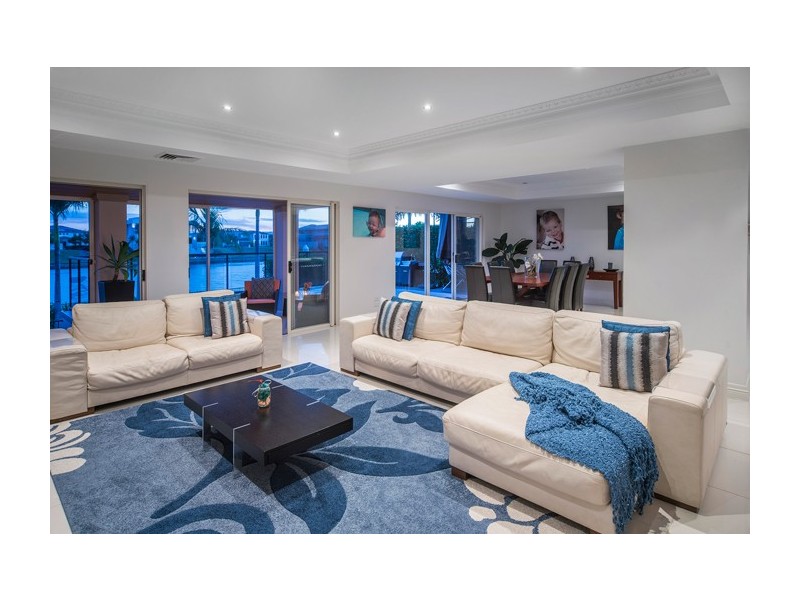 1663 Riverdale Drive, Hope Island QLD 4212