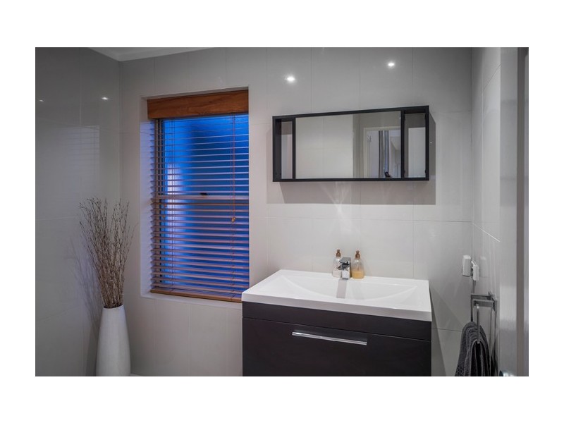 1663 Riverdale Drive, Hope Island QLD 4212