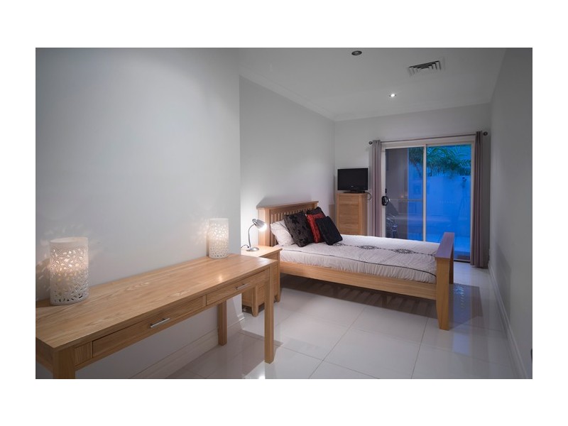 1663 Riverdale Drive, Hope Island QLD 4212