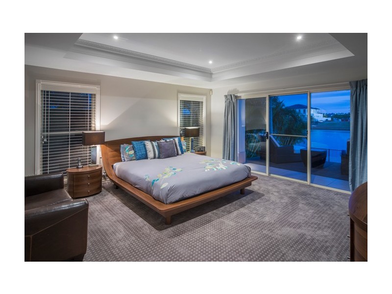 1663 Riverdale Drive, Hope Island QLD 4212