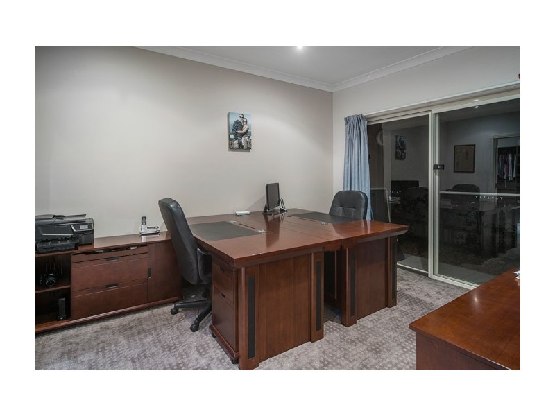 1663 Riverdale Drive, Hope Island QLD 4212