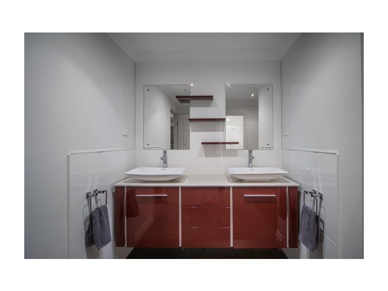 1663 Riverdale Drive, Hope Island QLD 4212