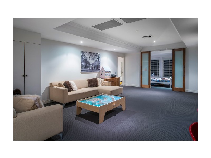 1663 Riverdale Drive, Hope Island QLD 4212