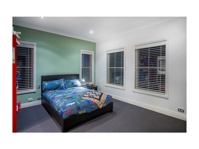 1663 Riverdale Drive, Hope Island QLD 4212