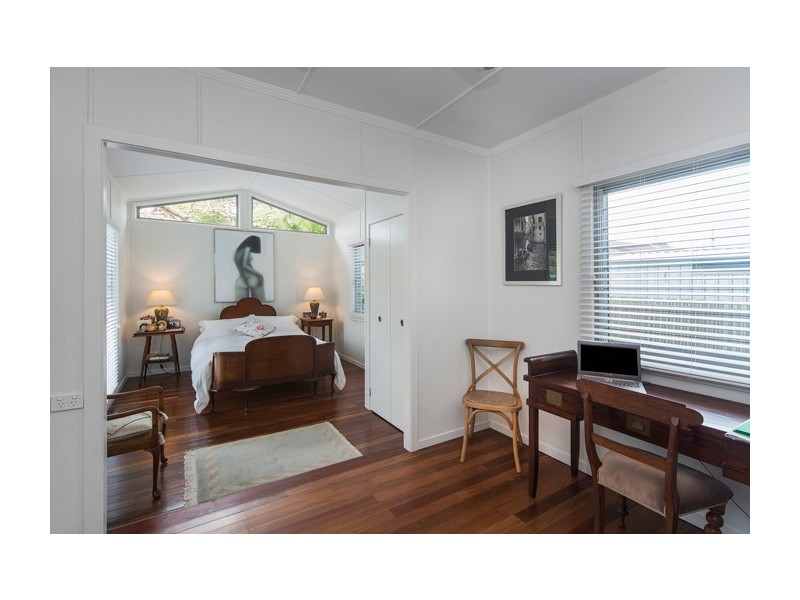 41 Victor Avenue, Paradise Point QLD 4216