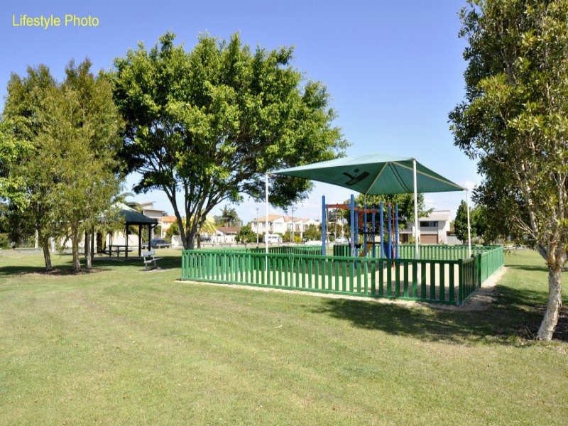 41 Victor Avenue, Paradise Point QLD 4216