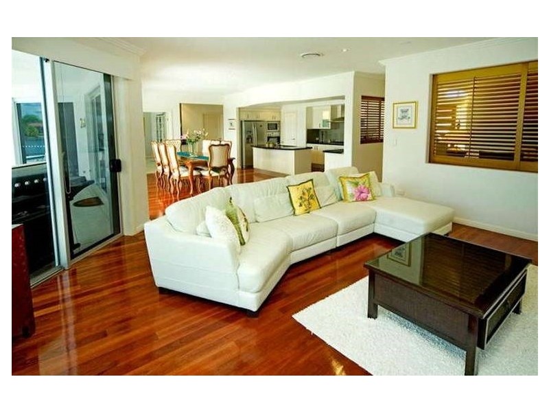 16 Eastpark Waters, Helensvale QLD 4212