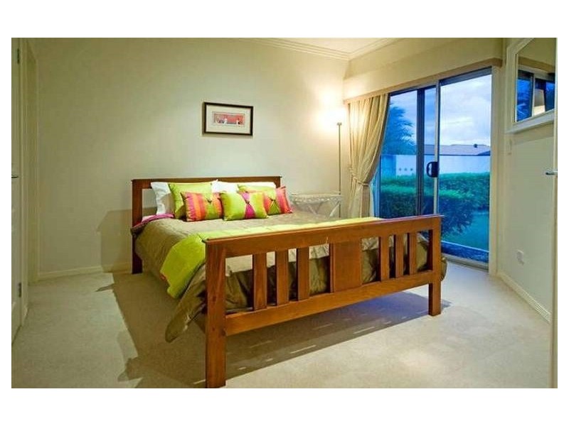 16 Eastpark Waters, Helensvale QLD 4212