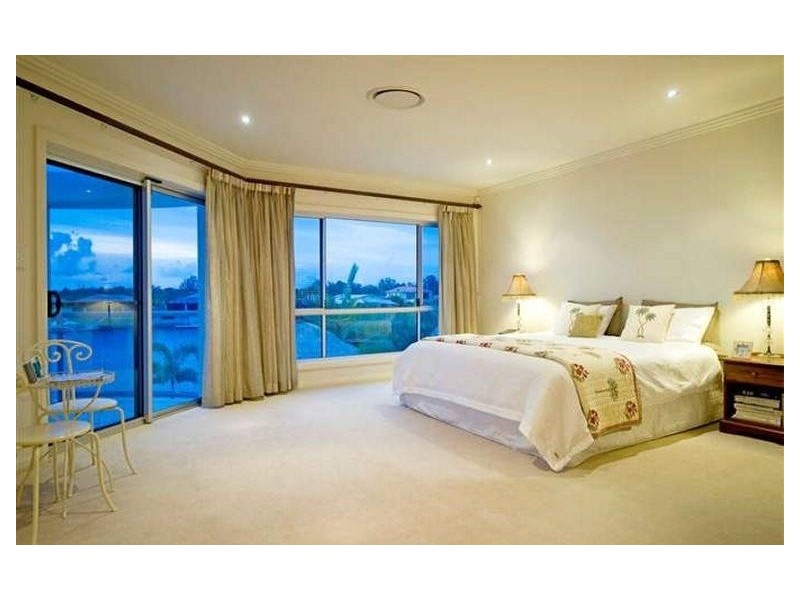 16 Eastpark Waters, Helensvale QLD 4212