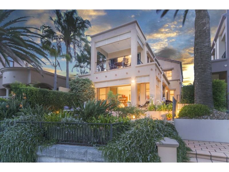 1524 Riverdale Drive, Hope Island QLD 4212