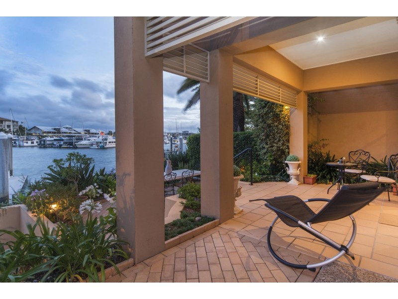 1524 Riverdale Drive, Hope Island QLD 4212