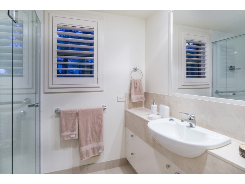 1524 Riverdale Drive, Hope Island QLD 4212