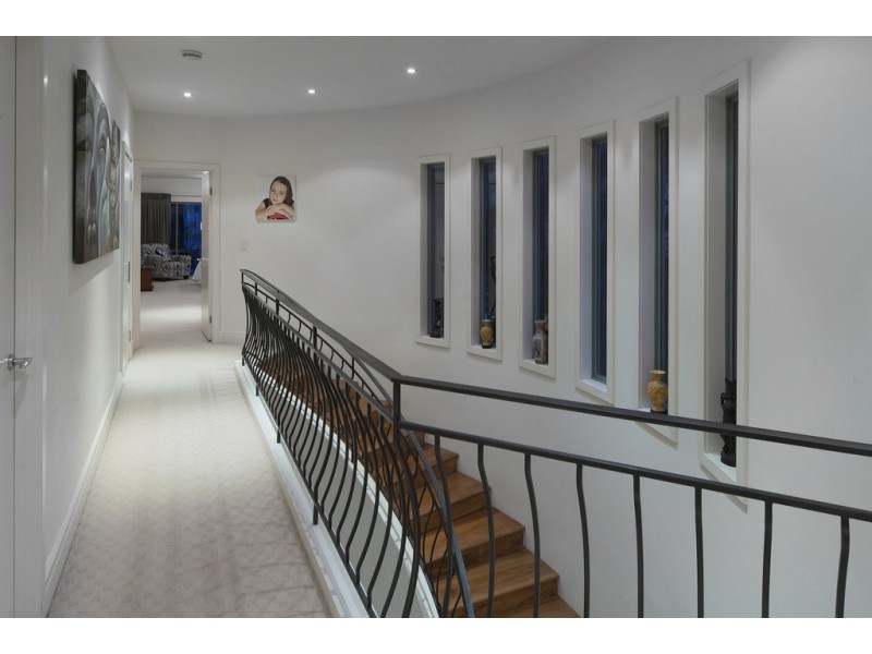 1524 Riverdale Drive, Hope Island QLD 4212