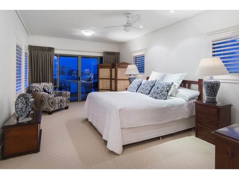 1524 Riverdale Drive, Hope Island QLD 4212