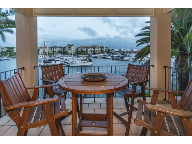 1524 Riverdale Drive, Hope Island QLD 4212