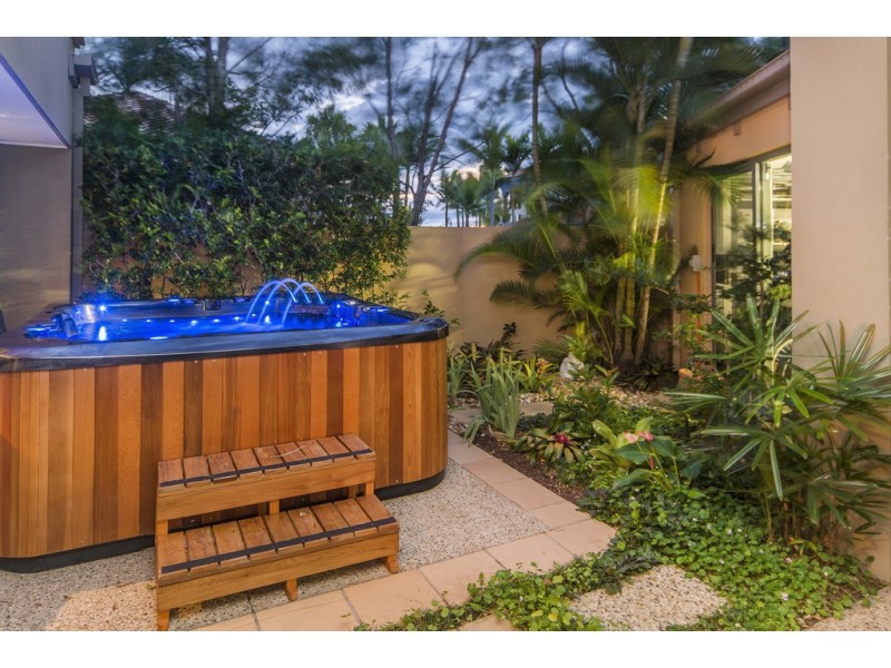 1524 Riverdale Drive, Hope Island QLD 4212