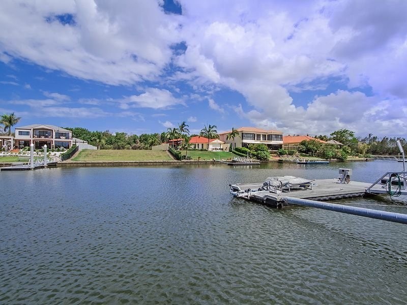 2117 Fernlea Close, Hope Island QLD 4212