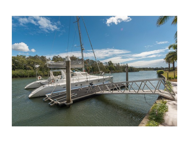 2580 Gracemere Cct North, Hope Island QLD 4212