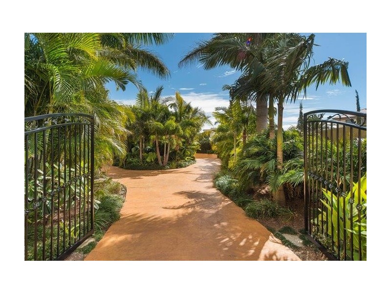 2580 Gracemere Cct North, Hope Island QLD 4212
