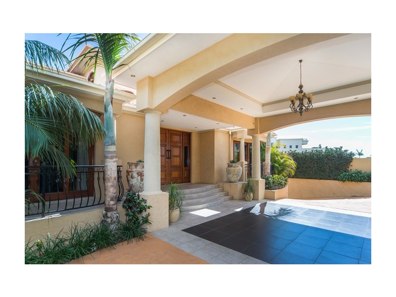 2580 Gracemere Cct North, Hope Island QLD 4212