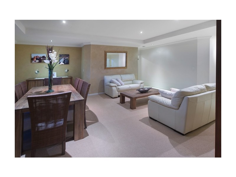 16 Dallow Crescent, Helensvale QLD 4212