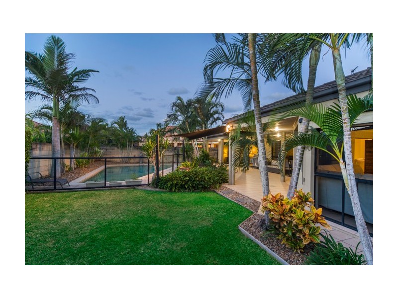 16 Dallow Crescent, Helensvale QLD 4212