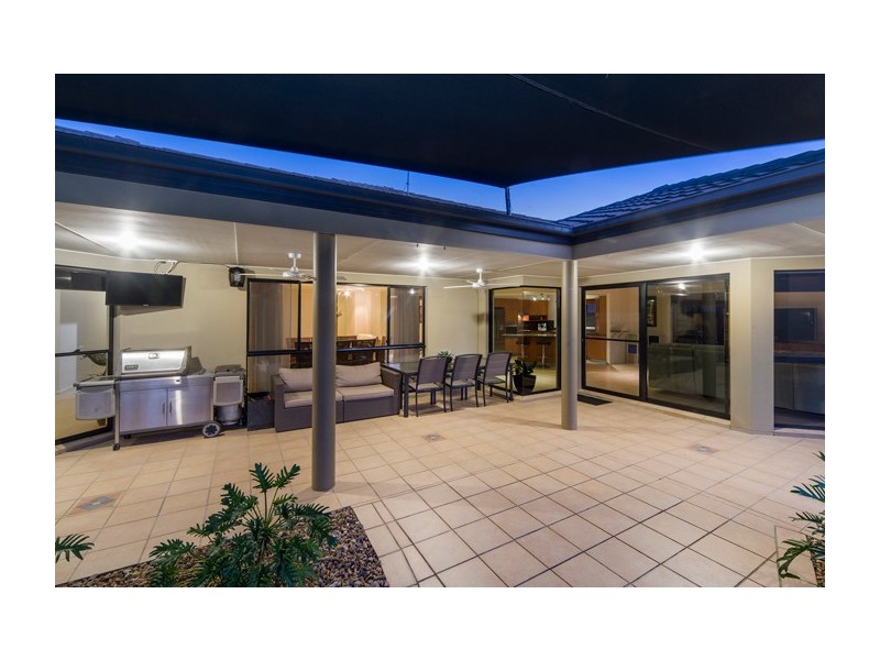 16 Dallow Crescent, Helensvale QLD 4212