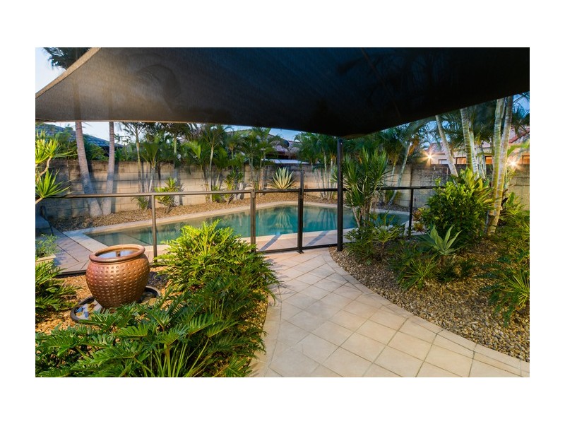 16 Dallow Crescent, Helensvale QLD 4212